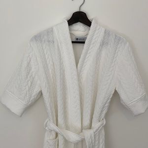 Bollie white robe